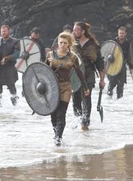 Vikingské účesy jsou další vrstvou kultury, pomocí které lze získat další informace o životě skandinávců, jejich zvycích a životním stylu. Viking Muzske A Zenske Kadernictvo Foto