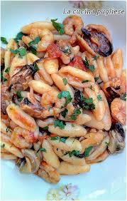 Questa estate sono stata a marina di pasticci, non è un paese, è piuttosto un insieme di villaggi, residence e hotel, di conseguenza non ci sono negozietti e botteghe, quelle, per intenderci, che prendi da assalto alla ricerca di prodotti tipici; La Cucina Pugliese Auf Twitter Cavatelli Ai Frutti Di Mare Per La Ricetta Https T Co Se8owhymv9 6agosto Pranzo Lunch Puglia Salento Cucina Kitchen Food Foodie Foodblog Foodblogger Recipes Ricette Pasta Https T Co 3sg2sfua9r