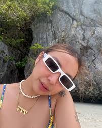 Claire Fabian's Instagram, Twitter & Facebook