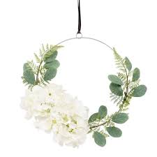 Deco Murale Couronne Feuilles Et Fleur Artificielles D31 Sur Maisons Du Monde Piochez Parmi Nos Meubles Et Ob En 2020 Fleurs Artificielles Deco Murale Parement Mural