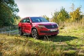 Chromowane wykończenie tylnego zderzaka podkreśla sportowe rury wydechowe. Skoda Kodiaq Review 2018 Sportline 2 0 Tdi 190 Ps 4x4