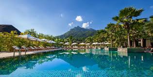 Vous hésitez entre un cocktail seychellois ou le désert d'abu dhabi et les plages des seychelles. Sejour Aux Seychelles Voyage Prive