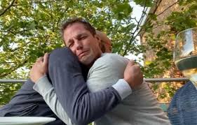 Elodie ouedraogo en jeroom hebben iets te vieren, anouk matton toont haar babybuik staf coppens Staf Coppens Brengt Broer Mathias Aan Het Huilen Ik Vertrek Uit Belgie En Ga Daar Mijn Droom Verwezenlijken Showbizz 24