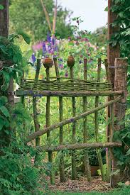 Naturlicher Charme Ein Holzzaun Fur Den Garten Cottage Garten Design Gartentor Cottage Garten