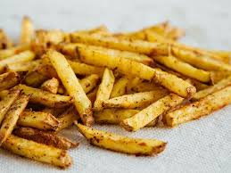 Une Recette Facile De Frites Cajun Maison Qui Necessite Aucune Friteuse Recipe Cajun Fries Recipes Fried Fish Recipes
