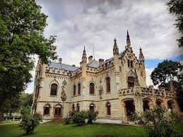 Castelul sturdza de la miclauseni este situat la o distanta de 20 de kilometri de roman si 65 de kilometri de municipiul iasi. Castelul Sturdza MiclÄƒuÈ™eni Home Facebook