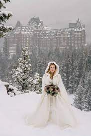 31 Astonishing Christmas Wedding Dresses Ideas To Inspire You Christmas Wedding Dresses Winter Wedding Photos Snow Wedding