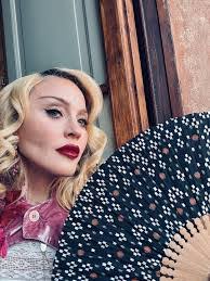 Donna Renda's Instagram, Twitter & Facebook