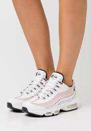 The broad swoosh was replaced by a subtle logo near the ankle, and visible air units were included at the forefoot. Nike Sportswear Air Max 95 Sneaker Low Summit White Black Champagne Offwhite Zalando De