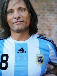 Pin By Viggo Works Com On Viggo S Too Purdy Viggo Mortensen Good Looking Men Hollywood Fashion