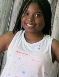 Alexis Cook's Instagram, Twitter & Facebook