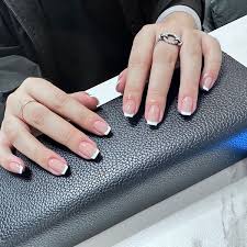 French đầu móng là gì? Top 15+ kiểu nail giúp bạn nổi bật