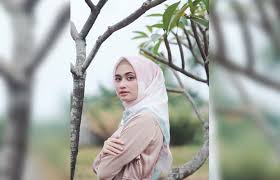 Check spelling or type a new query. Berikut Model Hijab Hits Versi Ibu Ibu Dan Anak Muda Saat Ini Malangtimes
