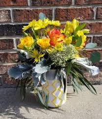 Believe me we try the best we can to put i always use ftd to find a local shop and then order directly from that shop. Ftd Hello Sunshine Bouquet Fresh Mix In Bolivar Mo The Flower Patch More