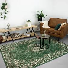 het vintage vloerkleed famous groen heeft een vintage uitstraling en heeft een stijlvolle print voelt lekker vloerkleed interieur woonkamer vloerkleed groen