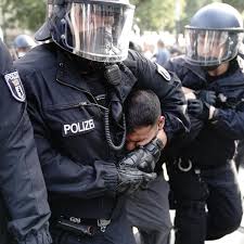 Verschwörungstheoretiker attila hildmann redet sich um kopf und kragen. Attila Hildmann Nach Festnahme Wieder Auf Freiem Fuss Stern De