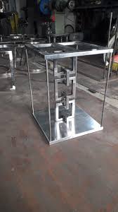 Pin Ot Polzovatelya B Iky Builders Na Doske Metal Tasarim Aksesuar Metallicheskie Stoly Sovremennyj Stol Metallicheskaya Mebel