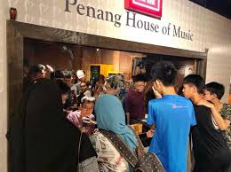 La casa de penang de la música (phom) celebra la rica y colorida herencia musical de penang con historias, imágenes y sonidos inspirados en la diversidad única de música y músicos de penang, y sus muchas. Penang House Of Music Still A Mountain To Climb 440hz
