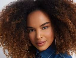 Lucy Ramos fala sobre projeto para empoderar mulheres negra