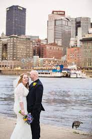 How To Elope In Pittsburgh Elopement Photos In Downtown Pittsburgh Pa Photography By Pamela Pittsburgh Wedding Venues Pittsburgh Weddings Downtown Wedding