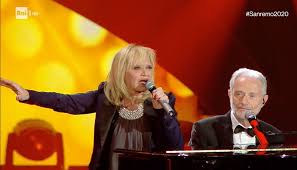 Bisogna sapersi rialzare senza farsi mai rompere in due… videointervista a rita pavone che torna in gara al festival di sanremo dopo 48 anni con il brano niente (resilienza 74) che porta la firma del figlio giorgio merk. Amedeo Minghi A Sanremo 2020 Con Rita Pavone Video Bellacanzone
