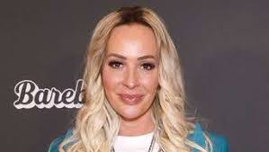 Cora Lange's Instagram, Twitter & Facebook