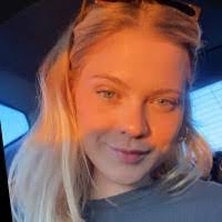 Heather Ruelle's Instagram, Twitter & Facebook