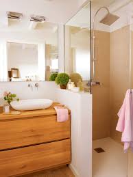 Cuando de baños pequeños se trata, no queda más remedio que aguzar el ingenio y planificar una buena distribución para disfrutar de una estancia cómoda. 3 Banos Pequenos Con Ducha Muy Completos Diseno De Banos Cuartos De Banos Pequenos Decoracion De Banos Pequenos