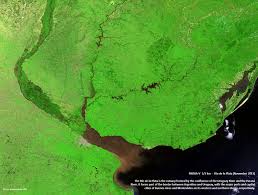 The river is part of the margin between uruguay and argentina. Esa Rio De La Plata