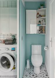 Installez Des Toilettes Separes Dans La Salle De Bains En Posant Une Simple Cloison Pour Optim Amenagement Toilettes Amenagement Salle De Bain Idee Toilettes