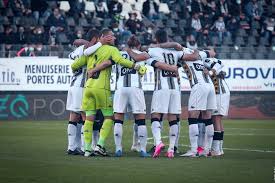 Le français devrait être remplacé par frédéric renotte, qui avait déjà exercé cette fonction à charleroi entre 2013 à 2016, puis à l'antwerp, entre autres. Royal Charleroi Sporting Club On Twitter Comme Le Veut La Tradition L Amicale Des Supporters Organise En Cette Fin De Saison L Election Du Zebre D Or Infos Et Vote Https T Co Zuztw8sh4h