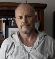 Salud, dinero y atención primaria: «Al medicalizar se ignora el origen  básico de nuestro malestar, que es político y social», Abel Novoa