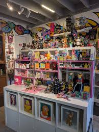 Happy Sunday! Come and peruse the best in local and international ...