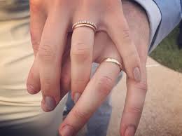 His And Her Wedding Bands Find A Wedding Band T Band Bands Find Rings Wedding Couple Rings Gold Cool Wedding Rings Wedding Band Gold Yellow