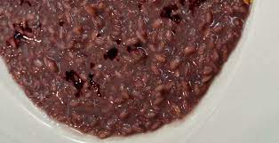 Tritate la cipolla e fatela dorare con l'olio extravergine di oliva e metà burro profumando con un rametto di rosmarino. Ricetta Del Risotto All Amarone Di Verona