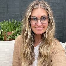 Heidi Meade's Instagram, Twitter & Facebook