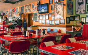 With it's own take on american classics, amso delivers a casual fine dining experience like no other. Que Colina Perdonado Customers Vintage American Diner Abuelo Guarda La Ropa Collar