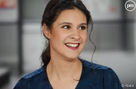 Elle poursuit des études littéraires en classes préparatoires de retour en france, apolline de malherbe rejoint pendant un an canal+, où elle. Apolline Matin Apolline De Malherbe Defend Le Nom De Sa Matinale Sur Rmc Puremedias