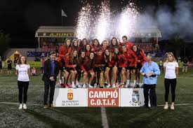 Tiene cerca de el nivel de los partidos de la primera división femenina es muy alto. Female Football
