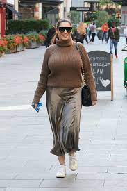 The official 2020 kelly brook calendar is on sale at all good retailers or online at www.danilo.com. Kelly Brook Arrives At Global Radio Studios In London 09 10 2020 Hawtcelebs