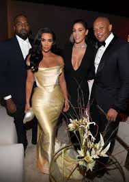 Kim Kardashian Just Wore A Majestic Champagne Gown To Diddy S 50th Birthday Party In 2020 Frisur Hochzeit Hochzeit Frisuren