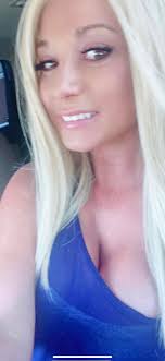 Both pics of me,one in A/C and other is 4 1/2 min after , I'm outside or ac  is out😂fr 💯 All 9 mts of our summer I look and act like