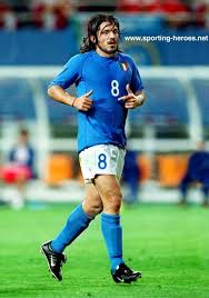 Gattuso played his 300th game for the club in a goalless champions league draw against lille on 26 september 2006, and he extended his current deal with milan until 2011 on 1 february 2007. Gennaro Gattuso Football Gennaro Gattuso Soccer