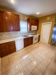 Our cabinets provide functionality at its finest and come with the following features 1200 Lincoln St Linden Nj 07036 Apartments Linden Nj Apartments Com