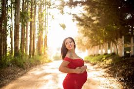 ensaio gestante externo por do sol vestido vermelho katia cunha fotografia es sessao de fotos de maternidade ensaio fotografico gestante fotografia gestante ensaio gestante externo por do sol