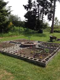 Cinderblock Garden 44 Garten Betonblock Garten Garten Ideen