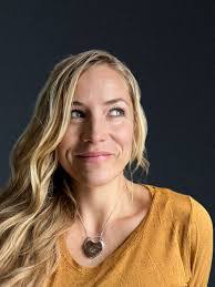 Amanda Brainerd's Instagram, Twitter & Facebook