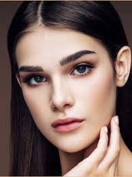 Julia Sylvester Lash & Brows Artist