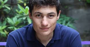 Liberdade de trabalhar de qualquer lugar e viajar o quanto quiser., Bruno  Fraga conseguiu isso com apenas 20 anos de idade., Atingiu um faturamento  anual de mais de R$ 1 milhão de reais vendendo seu ...