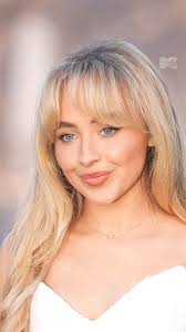 Enfocate en quienes te bancan de verdad, porque son ellxs quienes importan.  💖, Stay delulu pero con autoestima alta. 🫰, #MTVMúsica, #SabrinaCarpenter 